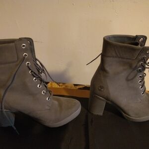 Women Leather Timberland booties.